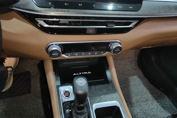 Used Nissan Teana 2022 2.0L XL-Upr Enjoyment Edition Audio And AC Panel