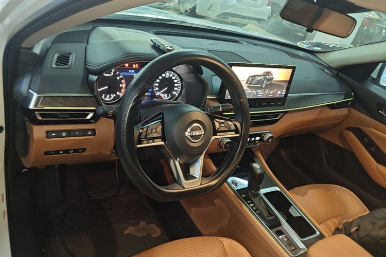 Used Nissan Teana 2022 2.0L XL-Upr Enjoyment Edition Center Console