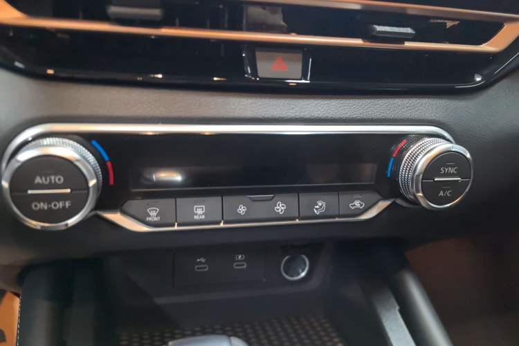 Used Nissan Teana 2024 2.0L SV Black Gold Edition Audio And AC Panel