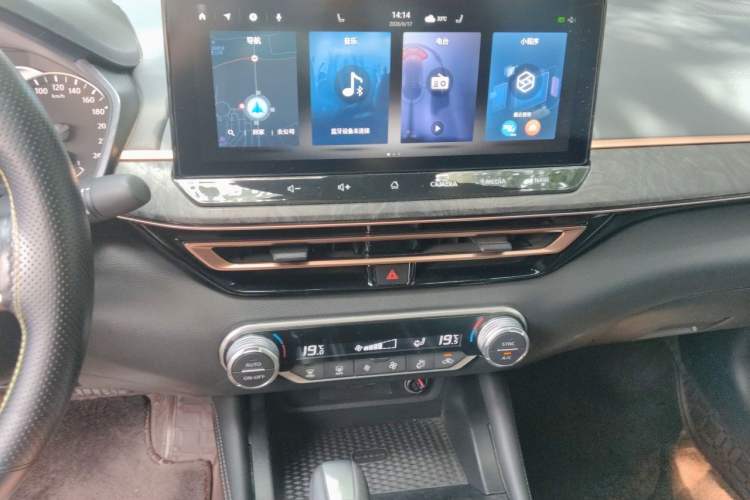 Used Nissan Teana 2024 2.0L SV Black Gold Edition Audio And AC Panel