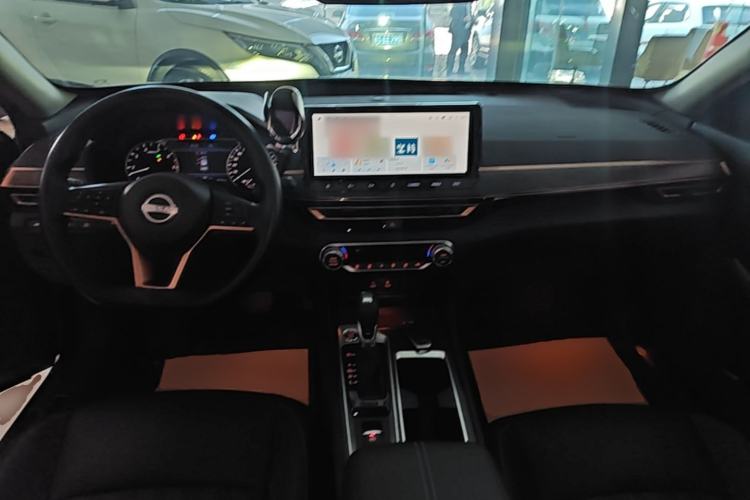 Used Nissan Teana 2024 2.0L SV Black Gold Edition Center Console