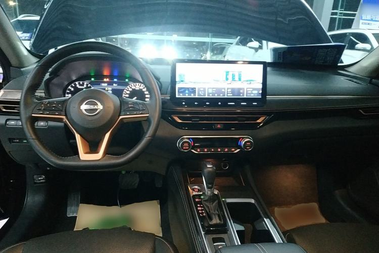 Used Nissan Teana 2024 2.0L SV Black Gold Edition Center Console