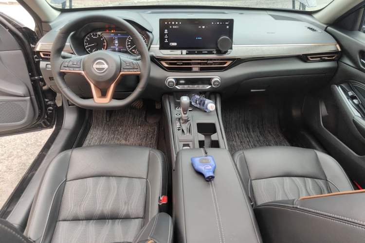 Used Nissan Teana 2024 2.0L SV Black Gold Edition Center Console