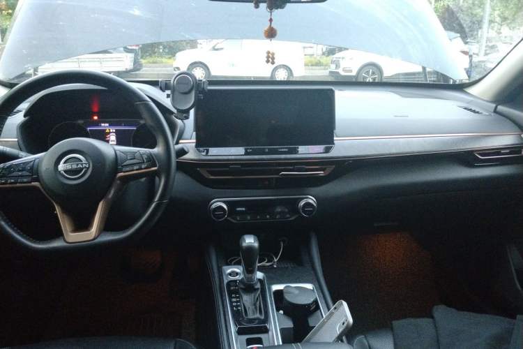 Used Nissan Teana 2024 2.0L SV Black Gold Edition Center Console