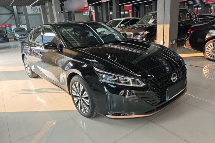 Used Nissan Teana 2024 2.0L SV Black Gold Edition Front Right 45 Deg