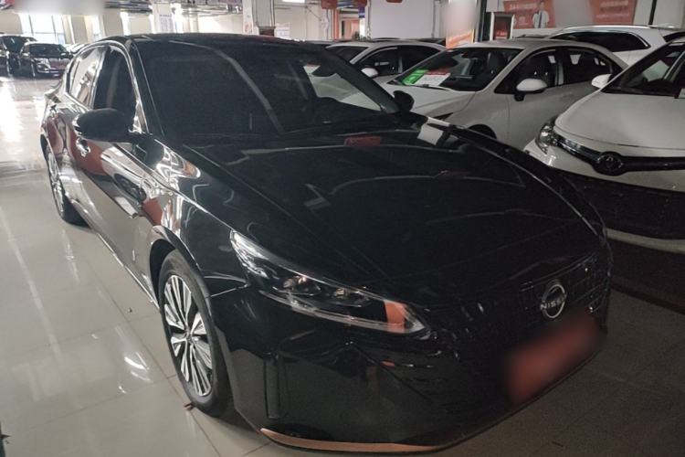 Used Nissan Teana 2024 2.0L SV Black Gold Edition Front Right 45 Deg