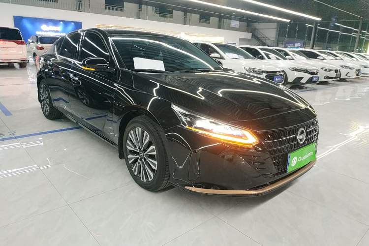 Used Nissan Teana 2024 2.0L SV Black Gold Edition Front Right 45 Deg