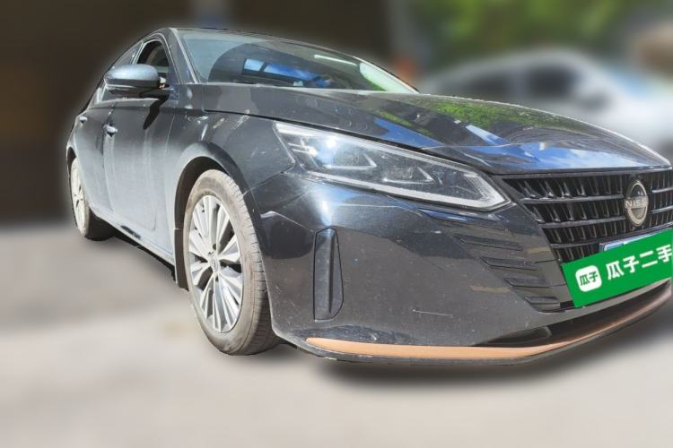 Used Nissan Teana 2024 2.0L SV Black Gold Edition Front Right 45 Deg