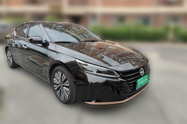 Used Nissan Teana 2024 2.0L SV Black Gold Edition Front Right 45 Deg