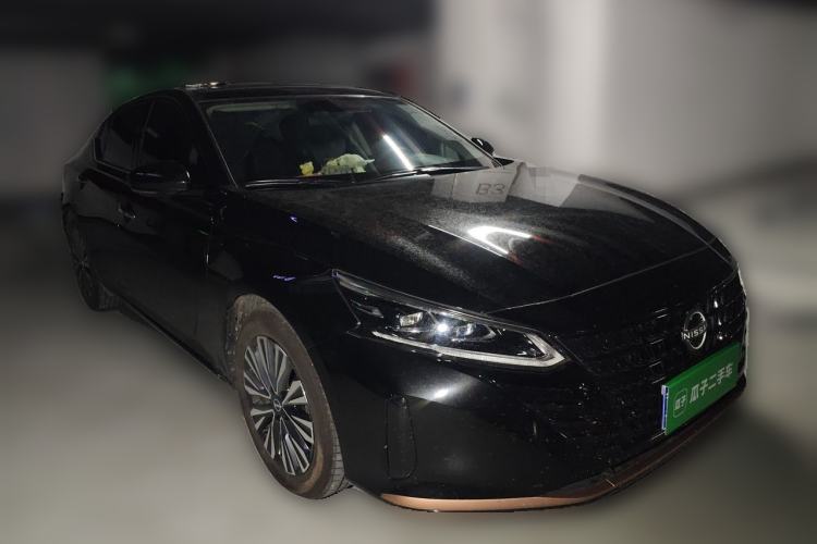 Used Nissan Teana 2024 2.0L SV Black Gold Edition Front Right 45 Deg