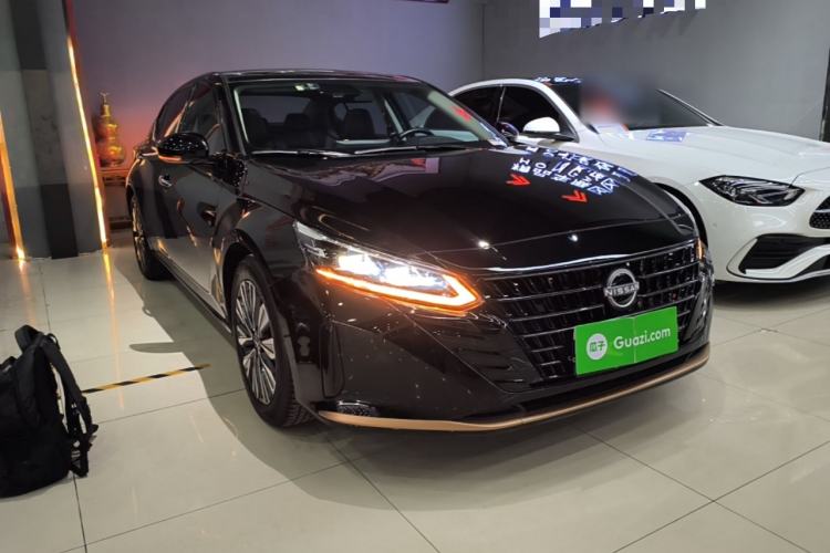 Used Nissan Teana 2024 2.0L SV Black Gold Edition Front Right 45 Deg