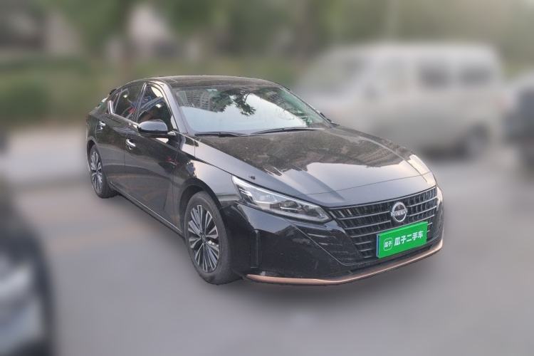 Used Nissan Teana 2024 2.0L SV Black Gold Edition Front Right 45 Deg