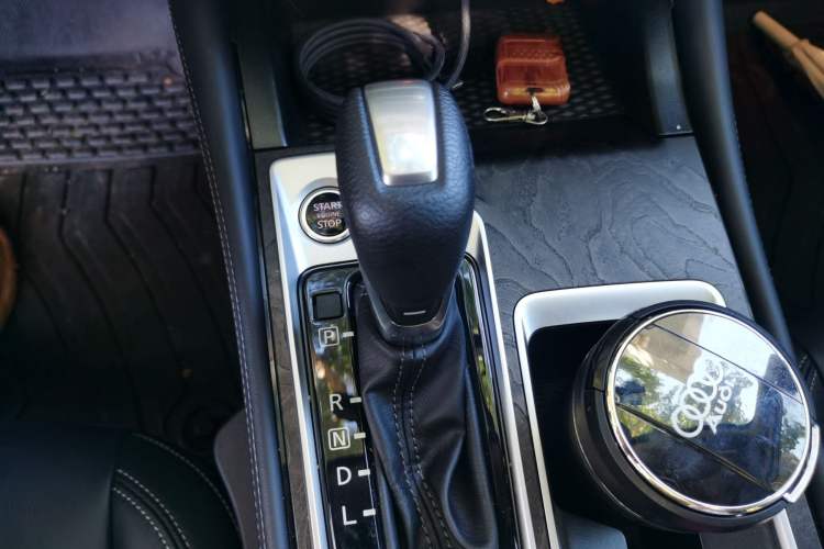 Used Nissan Teana 2024 2.0L XE Genuine Edition Gear Lever