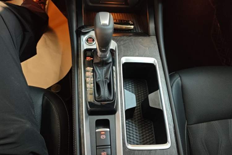 Used Nissan Teana 2024 2.0L SV Black Gold Edition Gear Lever