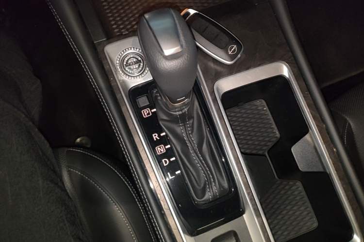 Used Nissan Teana 2024 2.0L SV Black Gold Edition Gear Lever
