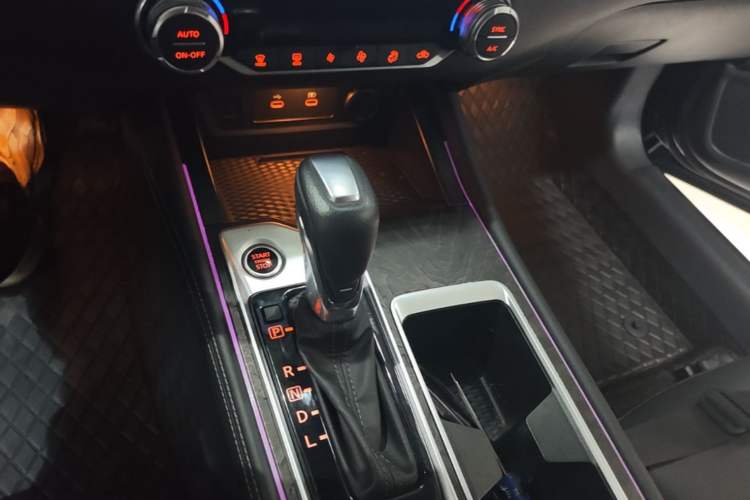 Used Nissan Teana 2024 2.0L SV Black Gold Edition Gear Lever