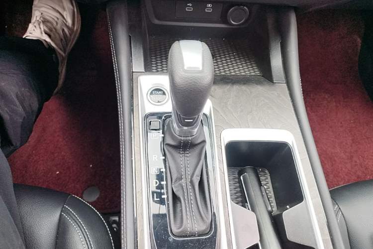 Used Nissan Teana 2024 2.0L XE Genuine Edition Gear Lever