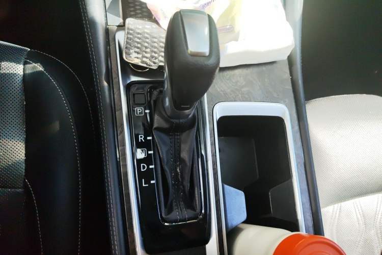 Used Nissan Teana 2024 2.0L SV Black Gold Edition Gear Lever