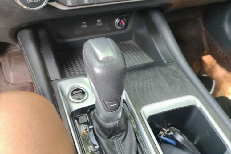 Used Nissan Teana 2024 2.0L SV Black Gold Edition Gear Lever