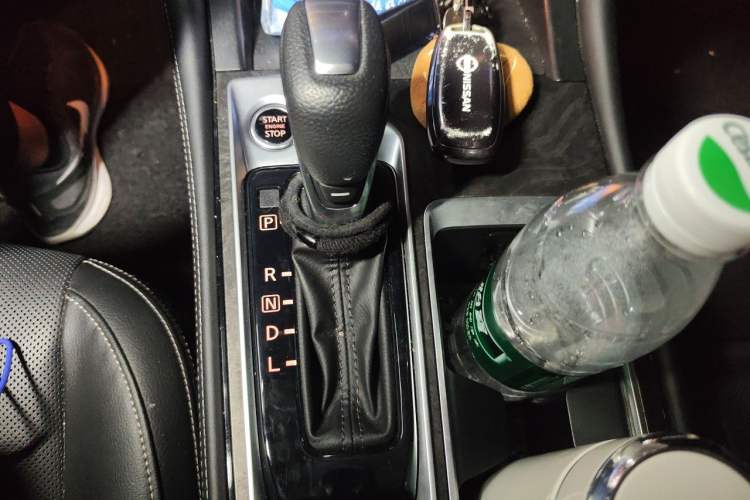Used Nissan Teana 2024 2.0L SV Black Gold Edition Gear Lever