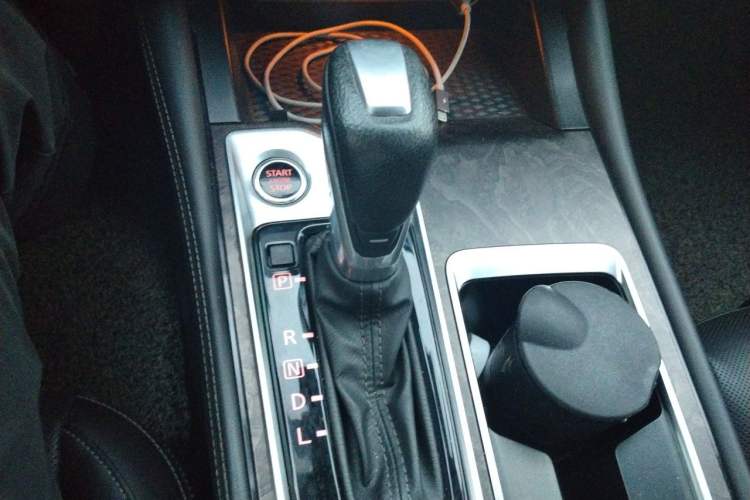 Used Nissan Teana 2024 2.0L SV Black Gold Edition Gear Lever