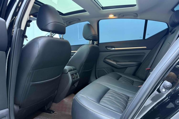 Used Nissan Teana 2024 2.0L SV Black Gold Edition Interior 1