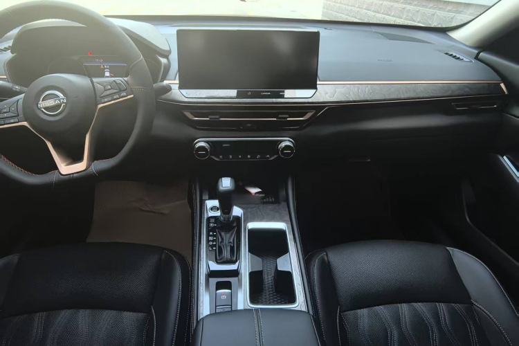Used Nissan Teana 2024 2.0L SV Black Gold Edition Interior 2