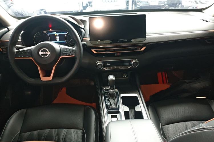 Used Nissan Teana 2024 2.0L SV Black Gold Edition Interior 2