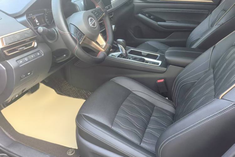 Used Nissan Teana 2024 2.0L SV Black Gold Edition Interior 3