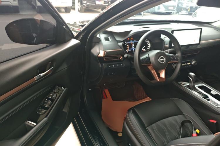 Used Nissan Teana 2024 2.0L SV Black Gold Edition Interior 3