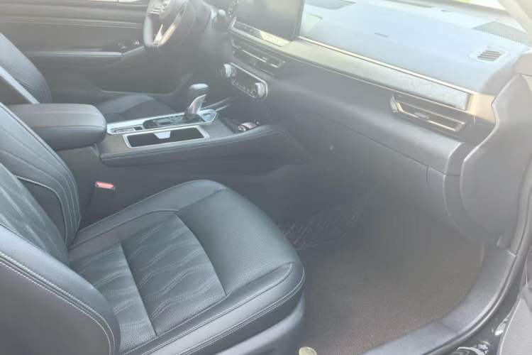 Used Nissan Teana 2024 2.0L SV Black Gold Edition Interior 4