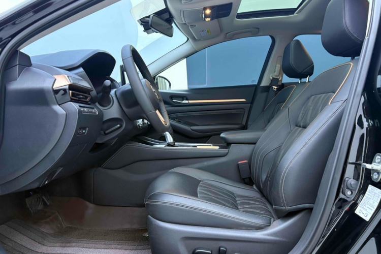 Used Nissan Teana 2024 2.0L SV Black Gold Edition Interior 4