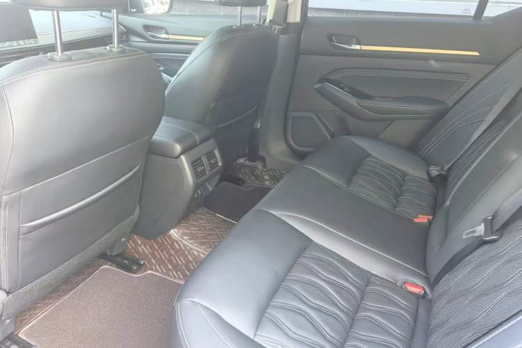 Used Nissan Teana 2024 2.0L SV Black Gold Edition Interior 5