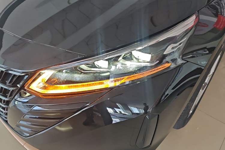 Used Nissan Teana 2024 2.0L SV Black Gold Edition Left Front Headlight