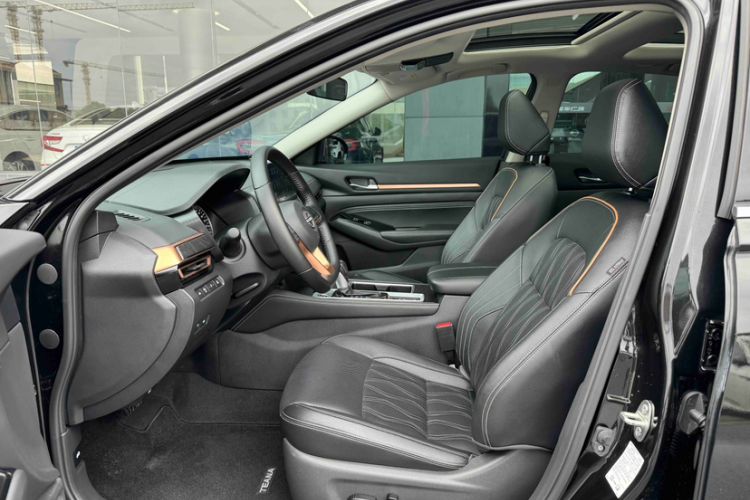 Used Nissan Teana 2024 2.0L SV Black Gold Edition Left Front Seat