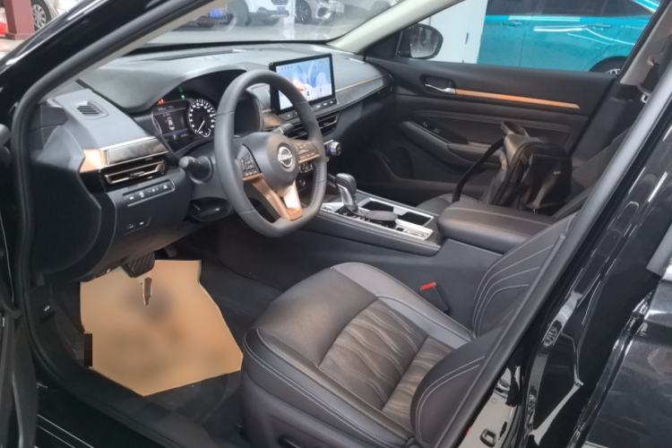 Used Nissan Teana 2024 2.0L SV Black Gold Edition Left Front Seat