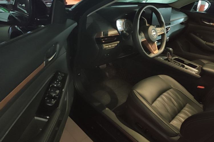 Used Nissan Teana 2024 2.0L SV Black Gold Edition Left Front Seat