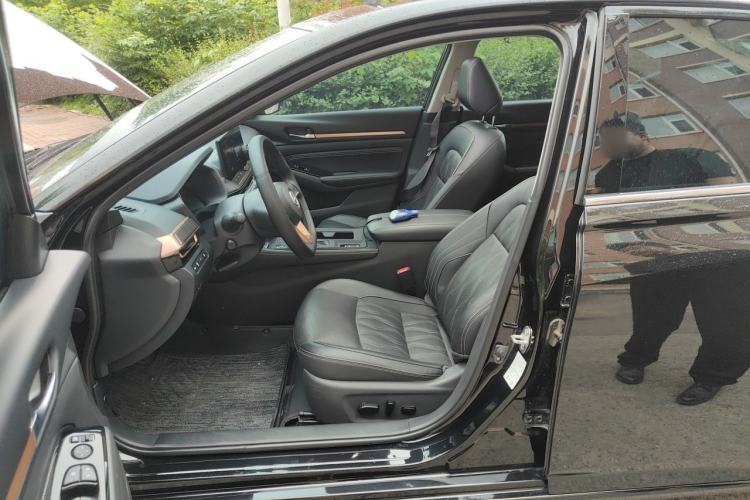 Used Nissan Teana 2024 2.0L SV Black Gold Edition Left Front Seat