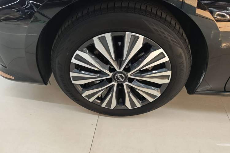 Used Nissan Teana 2024 2.0L SV Black Gold Edition Left Front Wheel Hub