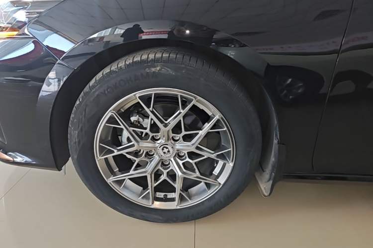 Used Nissan Teana 2024 2.0L SV Black Gold Edition Left Front Wheel Hub