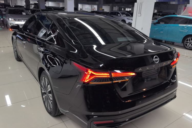 Used Nissan Teana 2024 2.0L SV Black Gold Edition Rear Left 45 Deg