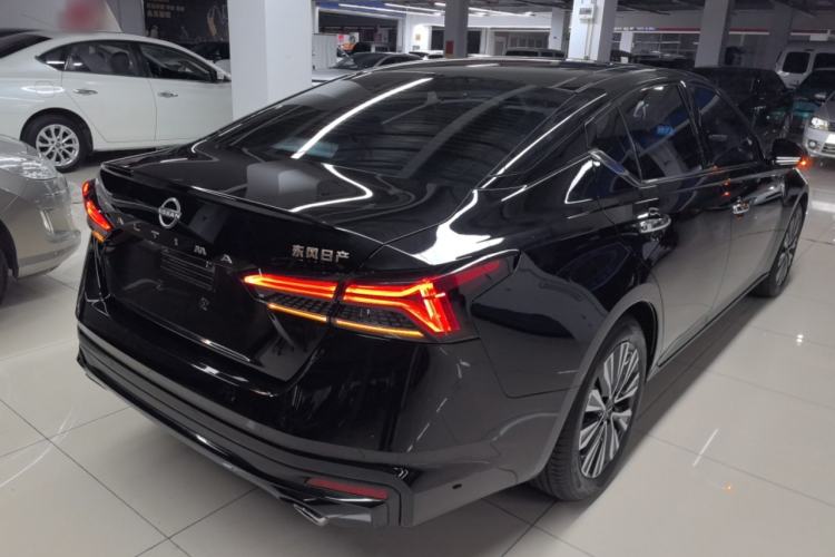 Used Nissan Teana 2024 2.0L SV Black Gold Edition Rear Right 45 Deg