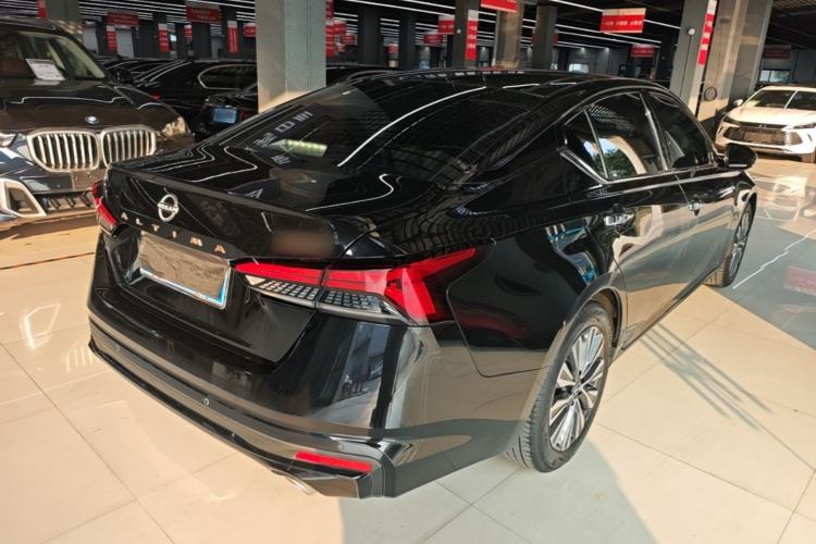 Used Nissan Teana 2024 2.0L SV Black Gold Edition Rear Right 45 Deg