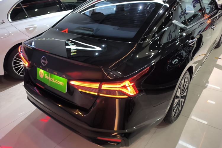 Used Nissan Teana 2024 2.0L SV Black Gold Edition Rear Right 45 Deg