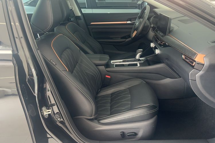Used Nissan Teana 2024 2.0L SV Black Gold Edition Right Front Seat