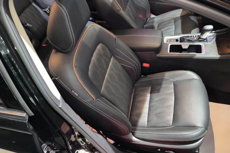 Used Nissan Teana 2024 2.0L SV Black Gold Edition Right Front Seat