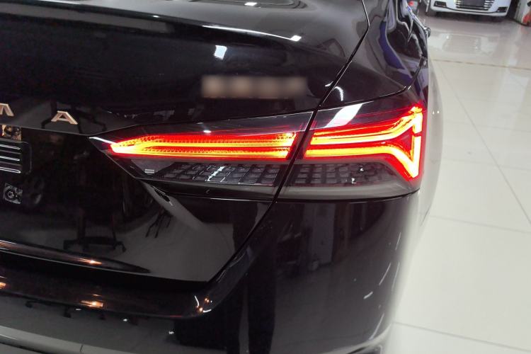 Used Nissan Teana 2024 2.0L SV Black Gold Edition Right Rear Taillight