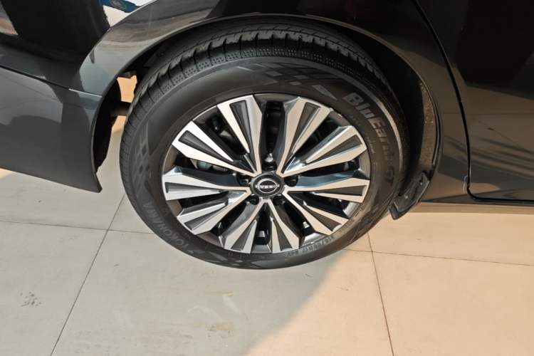 Used Nissan Teana 2024 2.0L SV Black Gold Edition Right Rear Wheel Hub