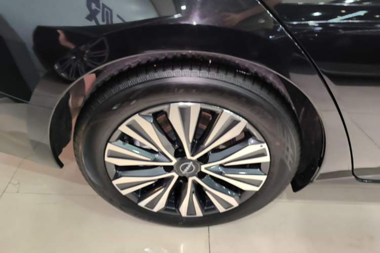 Used Nissan Teana 2024 2.0L SV Black Gold Edition Right Rear Wheel Hub