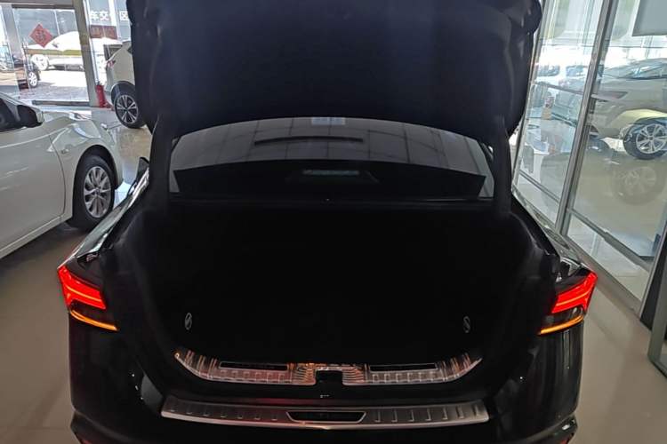Used Nissan Teana 2024 2.0L SV Black Gold Edition Trunk